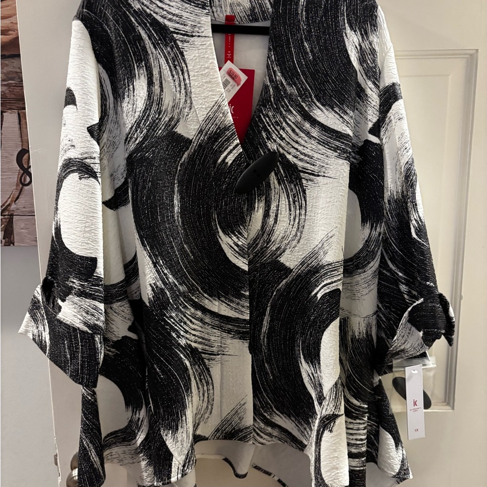Connie Black and White Textured Kimono